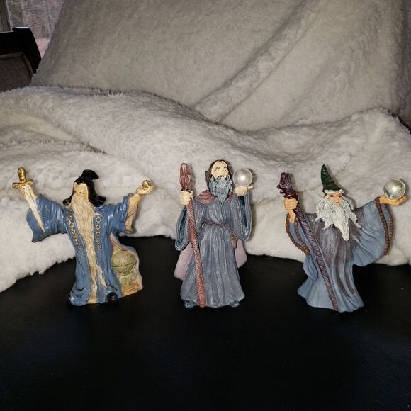 Wizard (3) Figurines  - Picture 1 of 6